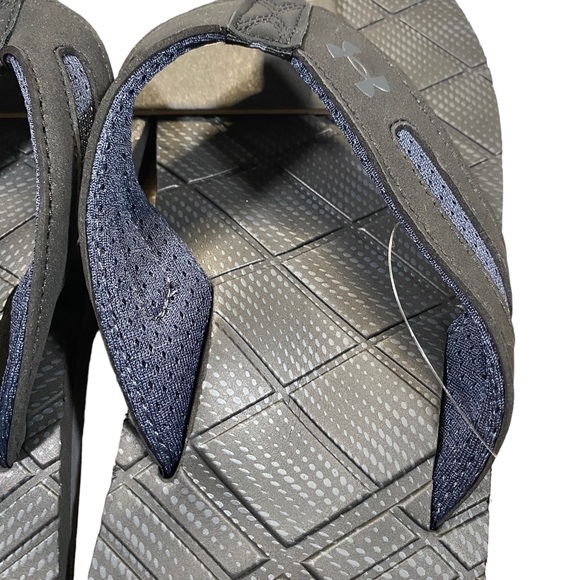 Under Armour black flip flops men's size 9 NWT - Picture 3 of 7